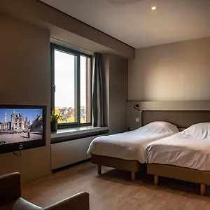Castelnou 3*, Gante Bélgica